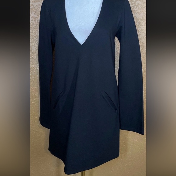 Silence + Noise Elegant Black bell sleeve dress - Picture 5 of 7